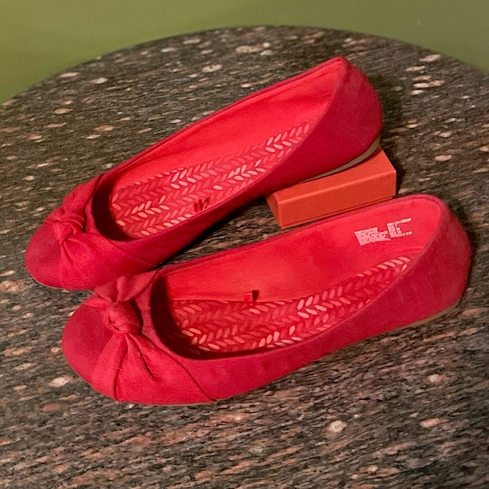 Time and Tru Women's Red Knotted Flats